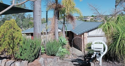 2 cozy single bedrooms, private bathroom, coffee breakfast, near shopping Malls