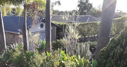 2 cozy single bedrooms, private bathroom, coffee breakfast, near shopping Malls