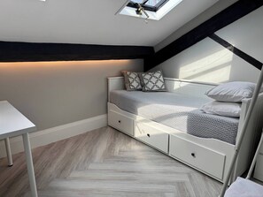 2 habitaciones, tabla de planchar con plancha y acceso a internet