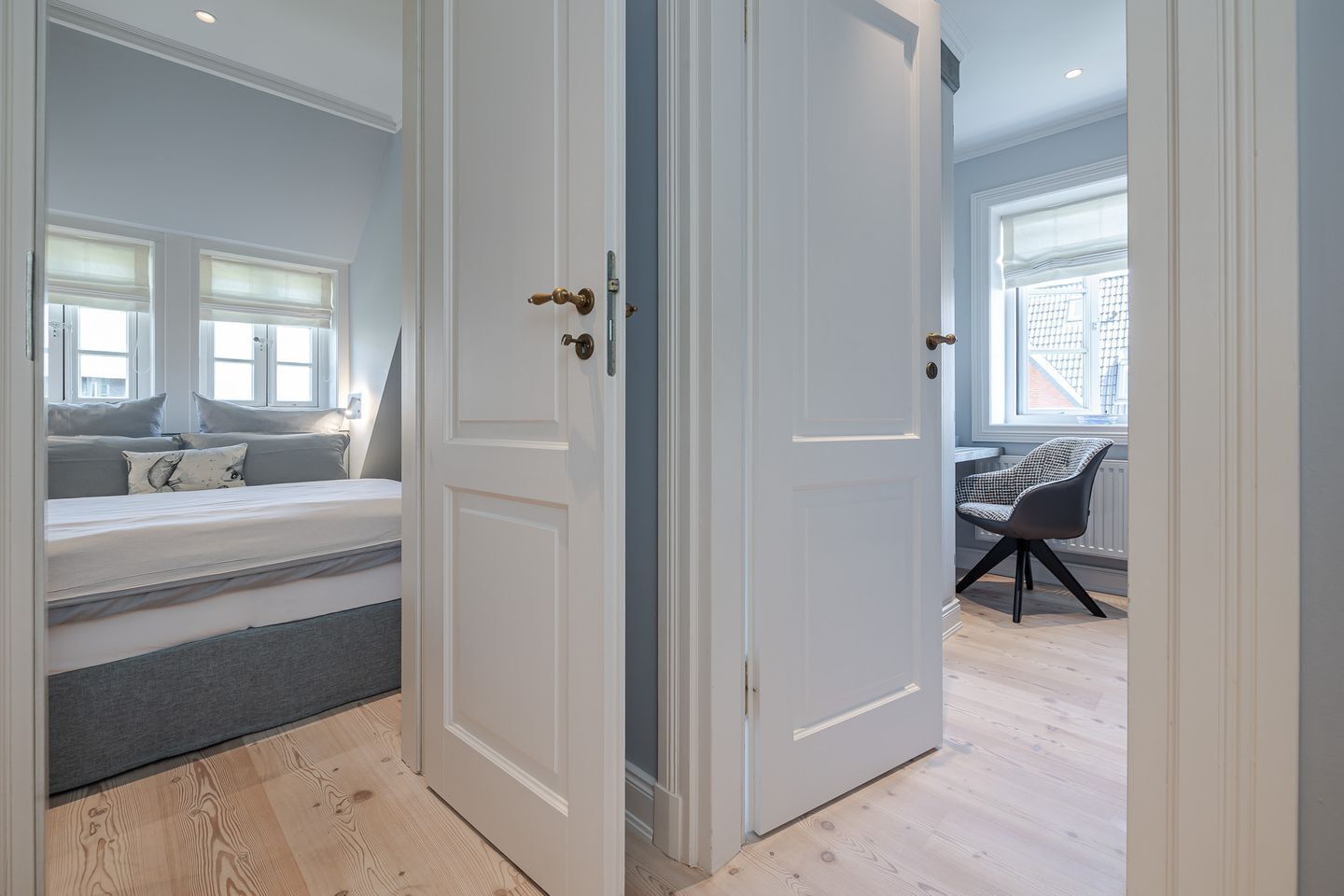 2 bedrooms, desk, iron/ironing board, WiFi