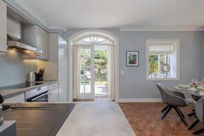 Unclassified image, 3 of 52, button