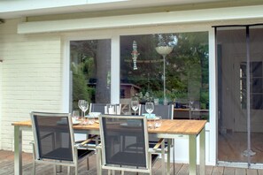 Outdoor dining - Waldstr. 15 - Holiday home with 3 rooms in Wyk auf Föhr approx. 125 m² on the south beach (Wyk auf Föhr)