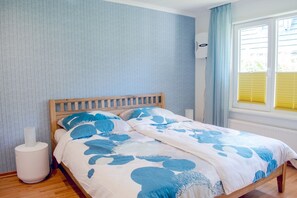 Unclassified image, 4 of 22, button