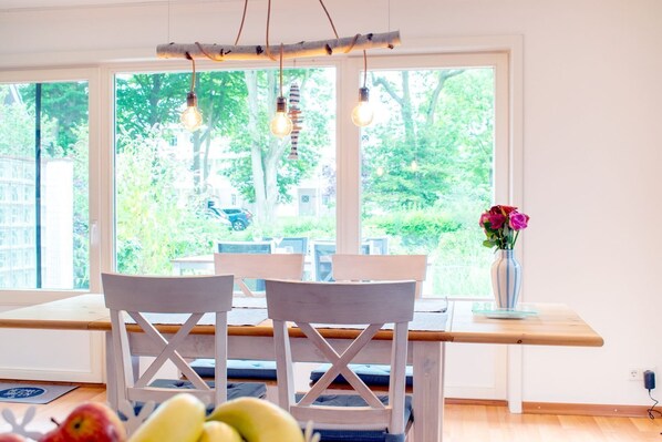 Unclassified image, 1 of 22, button