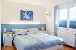 2 bedrooms, iron/ironing board, WiFi, bed sheets