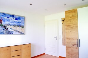 Unclassified image, 5 of 22, button