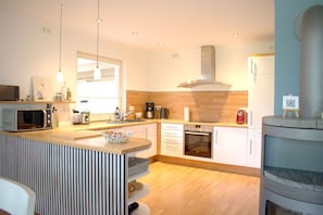 Unclassified image, 2 of 22, button