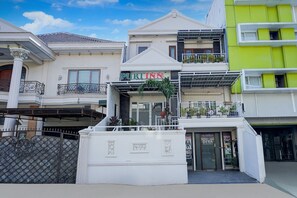 Exterior - OYO 94669 Hotel Puri Inn Panakkukang Makassar (Makassar)