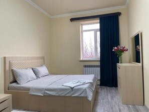 Iron/ironing board - Ruz & Arian Near Zvartnots Airport (Parakar)