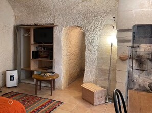 2 bedrooms, iron/ironing board