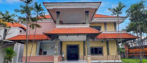 Bagian depan properti