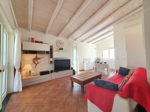 TV - The Sunshine House by Interhome (San Lorenzo di Noto)