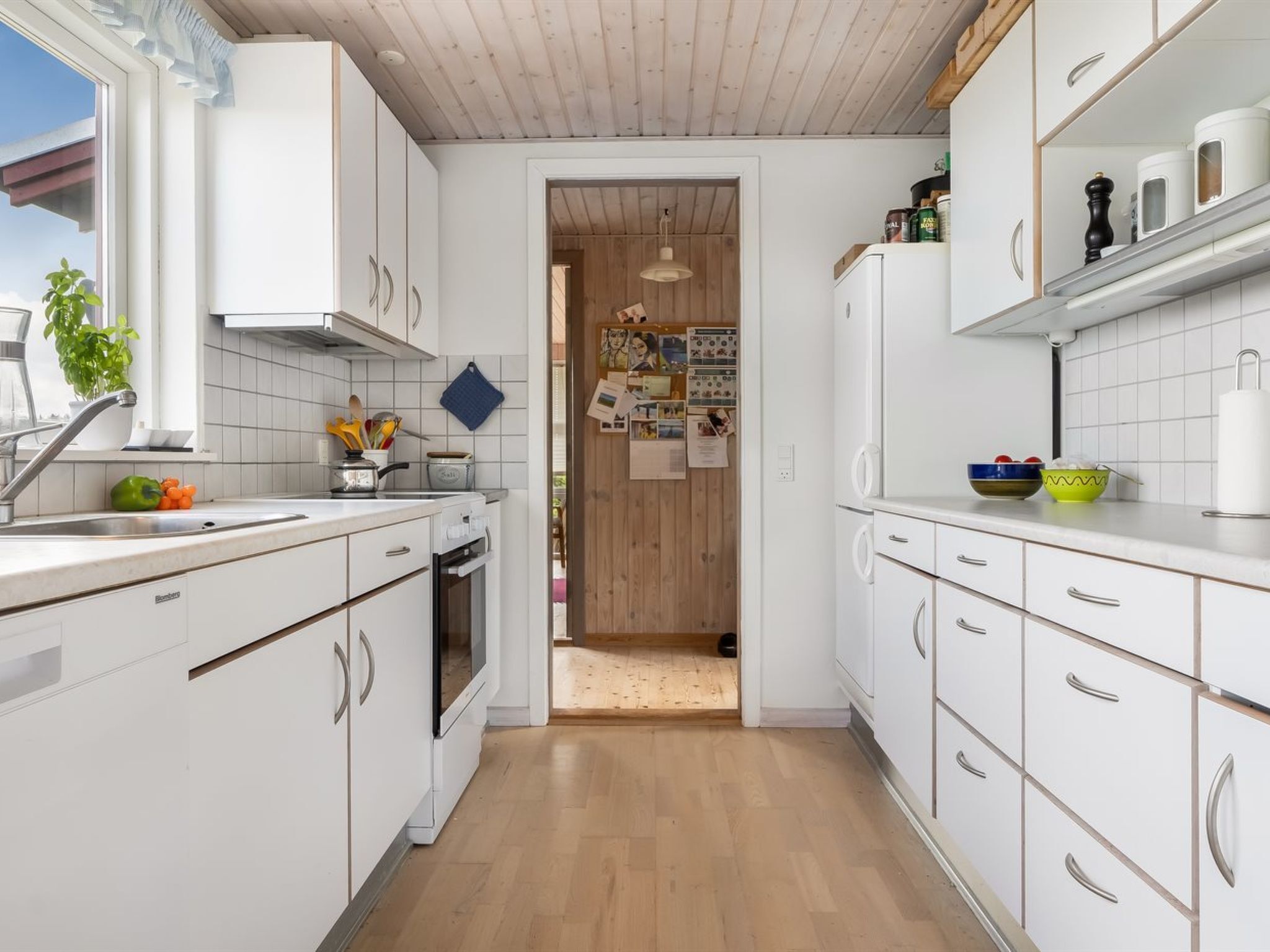 Fridge, dishwasher, cookware/dishes/utensils