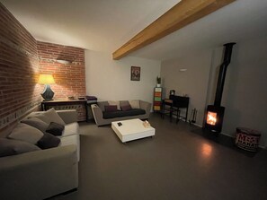 TV, fireplace - Typical Toulouse house entirely renovated (Launaguet)