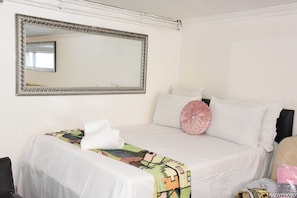 2 bedrooms, iron/ironing board, WiFi, bed sheets