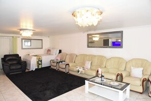 Interior - Apartment in a Villa, Tourist Accomodation Grand Paris (Bondy)