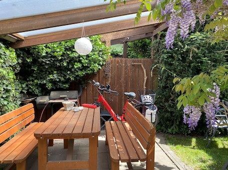 Speisen im Freien. Apartment Elling, 22 m2, 1-2 Pers.