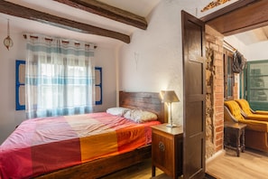 3 habitaciones, tabla de planchar con plancha, wifi y ropa de cama