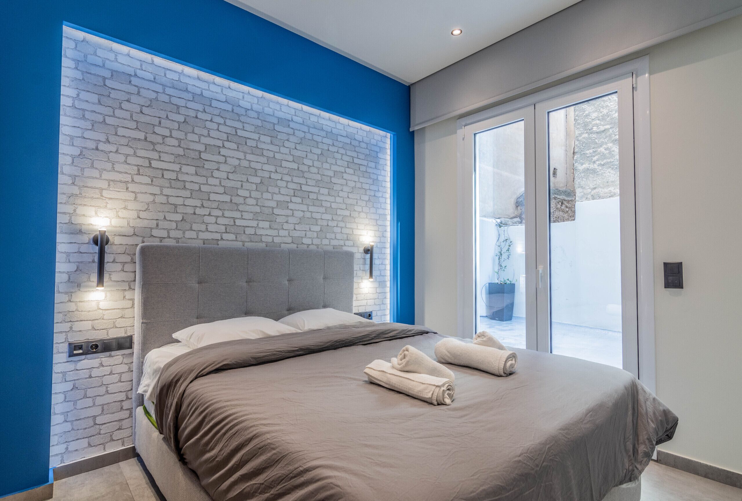 Iron/ironing board, free WiFi, bed sheets