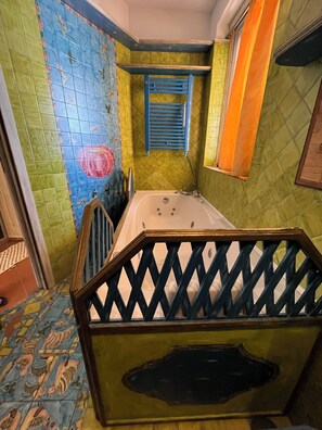 Dusche, Whirlpool, Haartrockner, Handtücher