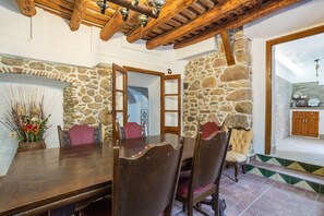 Dining - Holiday Home 'Masía Can Garriga, Casa Pelegrí' with Mountain View, Private Terrace and Wi-Fi (Girona)