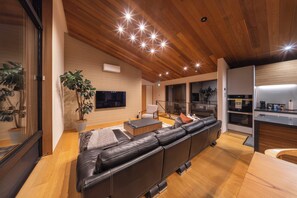 奢華木屋, 陽台, 山景 | 起居區 | 55-吋平面電視、數位頻道、Netflix、串流服務