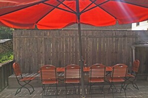 Outdoor dining - Holiday home in Wutach with swimming pool (Wutach)