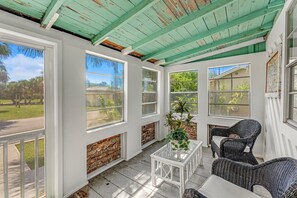 House (Sea Shed) | Free WiFi