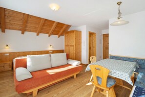 Interior - Apartment 'Rungghof 1' with Mountain View, Shared Terrace and Wi-Fi (LA VALLE)