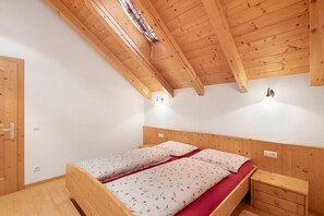 2 bedrooms, WiFi, bed sheets