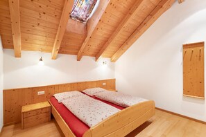 2 bedrooms, WiFi, bed sheets