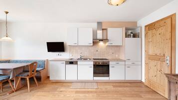 KĂŒhlschrank, Ofen, Herdplatte, GeschirrspĂŒler