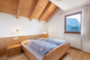 2 bedrooms, WiFi, bed sheets