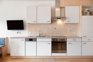 Réfrigérateur, four, plaque de cuisson, lave-vaisselle