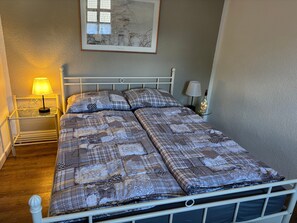 2 bedrooms, WiFi, bed sheets - Holiday Apartment '1' with Shared Terrace, Shared Garden and Wi-Fi (Diemelsee)