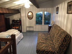 3 bedrooms, iron/ironing board