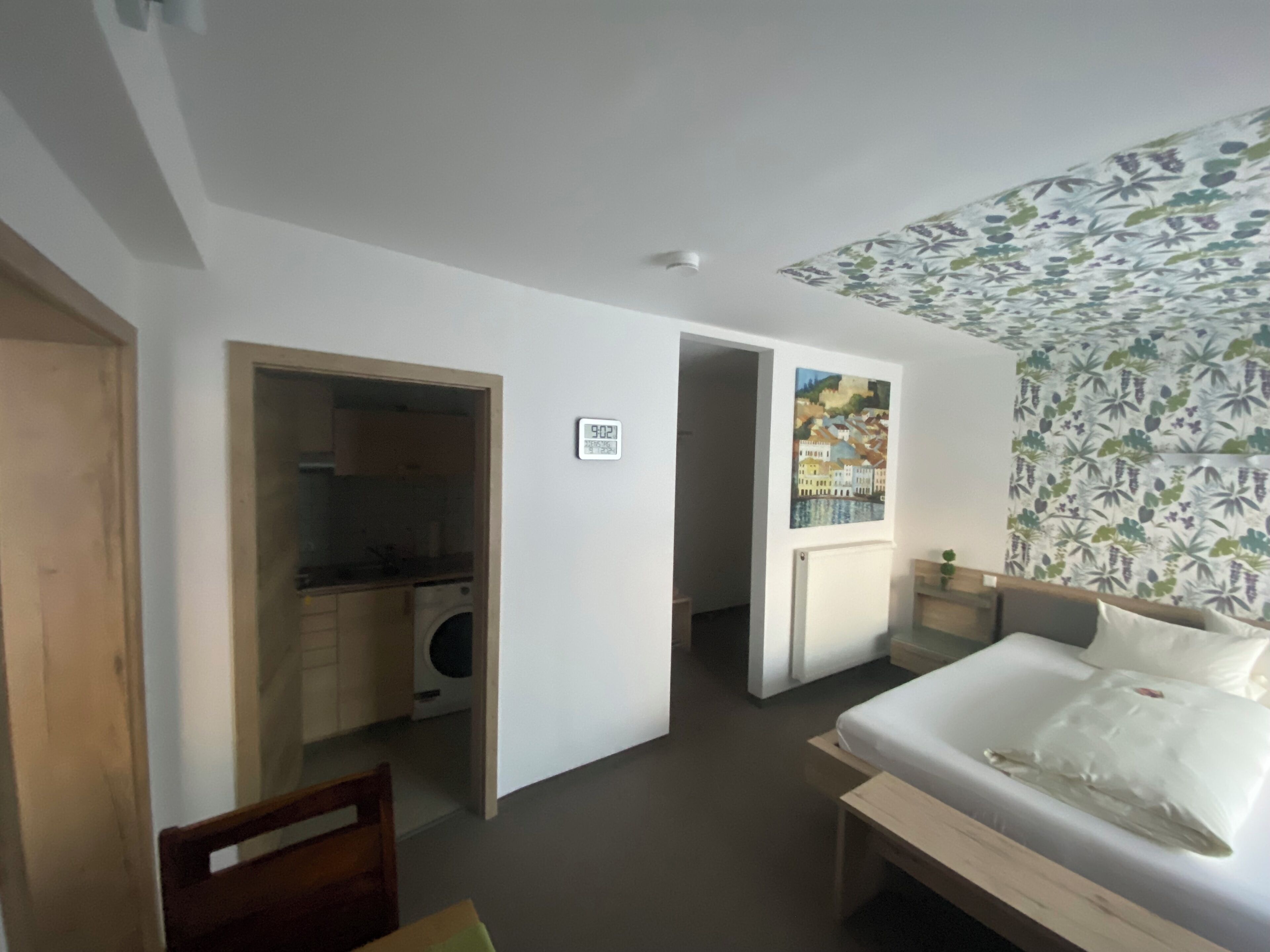 Apartment | Allergikerbettwaren, Schreibtisch, laptopgeeigneter Arbeitsplatz