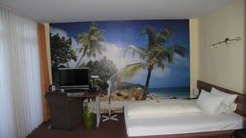 Căn hộ | Bộ đồ giường kháng dị ứng, bàn, khu vực làm việc phù hợp cho laptop