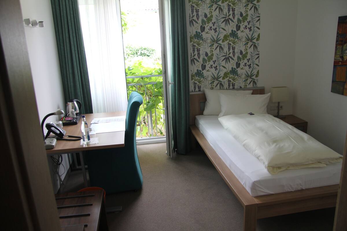 Standard Single Room | Hypo-allergenic bedding, desk, laptop workspace, blackout drapes
