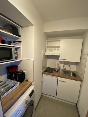 Apartamento | Cocina privada | Nevera en la zona común y microondas en la zona común