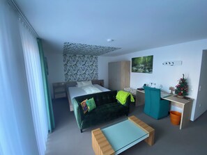 Apartment | Hypo-allergenic bedding, desk, laptop workspace, blackout drapes