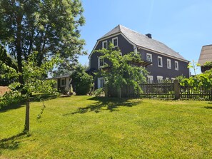 Exterior - Glamping 'Rosenzauber' with Shared Pool, Wi-Fi and Air Conditioning (Münchberg)