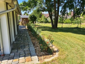 Property grounds - Glamping 'Rosenzauber' with Shared Pool, Wi-Fi and Air Conditioning (Münchberg)