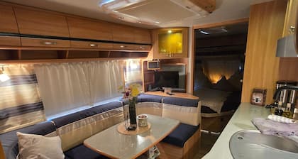 Glamping 'Rosenzauber' mit Gemeinschaftspool, WLAN und Klimaanlage