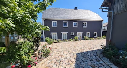 Glamping 'Rosenzauber' mit Gemeinschaftspool, WLAN und Klimaanlage