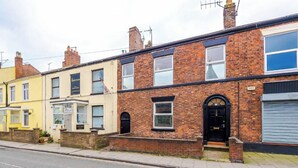 Unclassified image, 4 of 23, button - 104 Brook Street (Chester)
