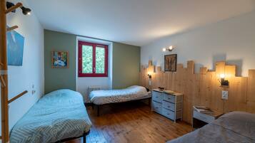 1 habitación, wifi y ropa de cama