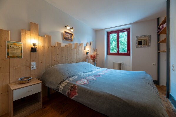 1 bedroom, WiFi, bed sheets