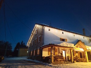 المنشأة من الخارج