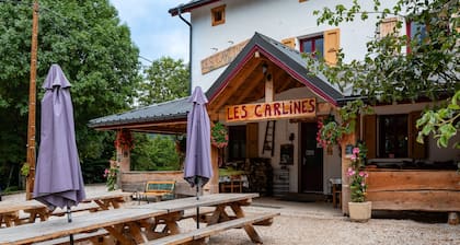Chambre 'Les Carlines 7' avec vue sur la montagne, terrasse partagée et Wi-Fi